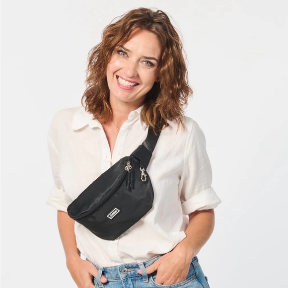 NWT Foldie Hot Pink RFID Safe Bag - Picture 9 of 9